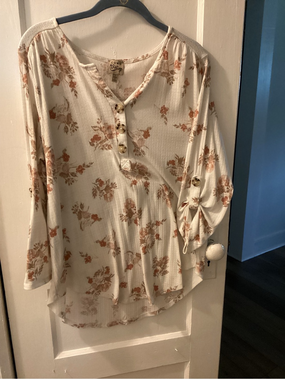Como Vintage Cream Floral Button-Front Henley with Rust Print
